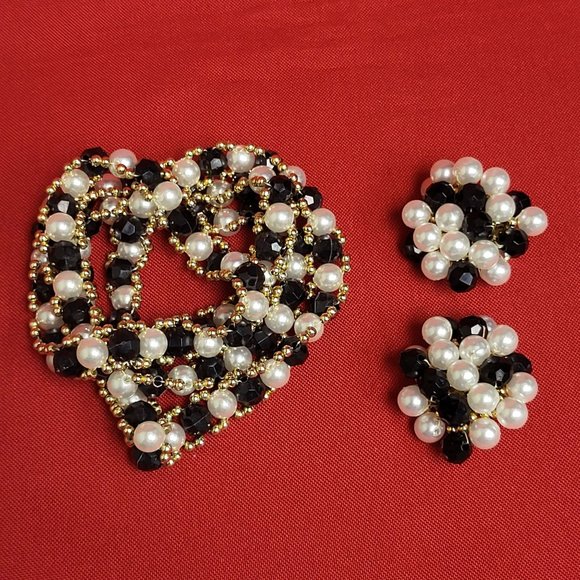 Vintage Black Beads and Faux Pearl Toggle Necklace Earrings Set - Picture 4 of 11